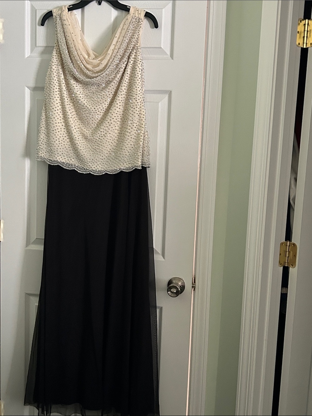Elegant Two-Tone Evening Dress - Ivory Beaded Top & Black Skirt